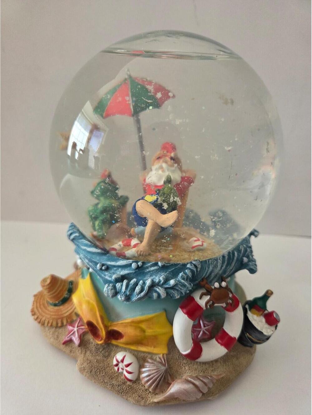 Sankyo Santa Clause Vacation Vintage Snow Globe